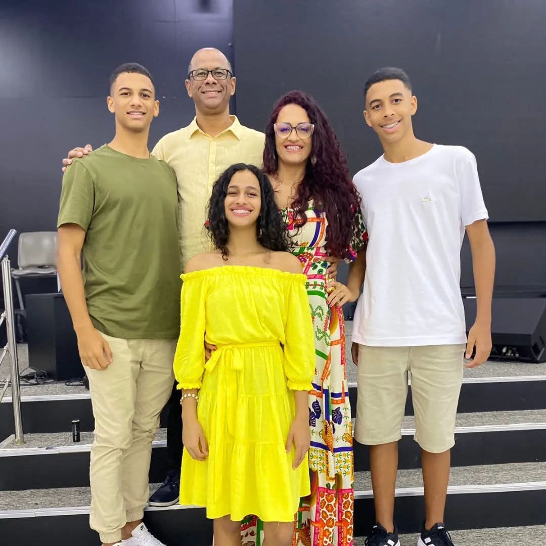 Pr. Sergio com a família